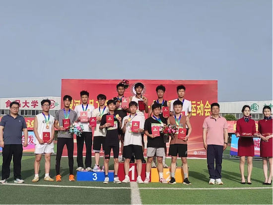 運(yùn)動會4-本專科組男子4×100米第三名.png